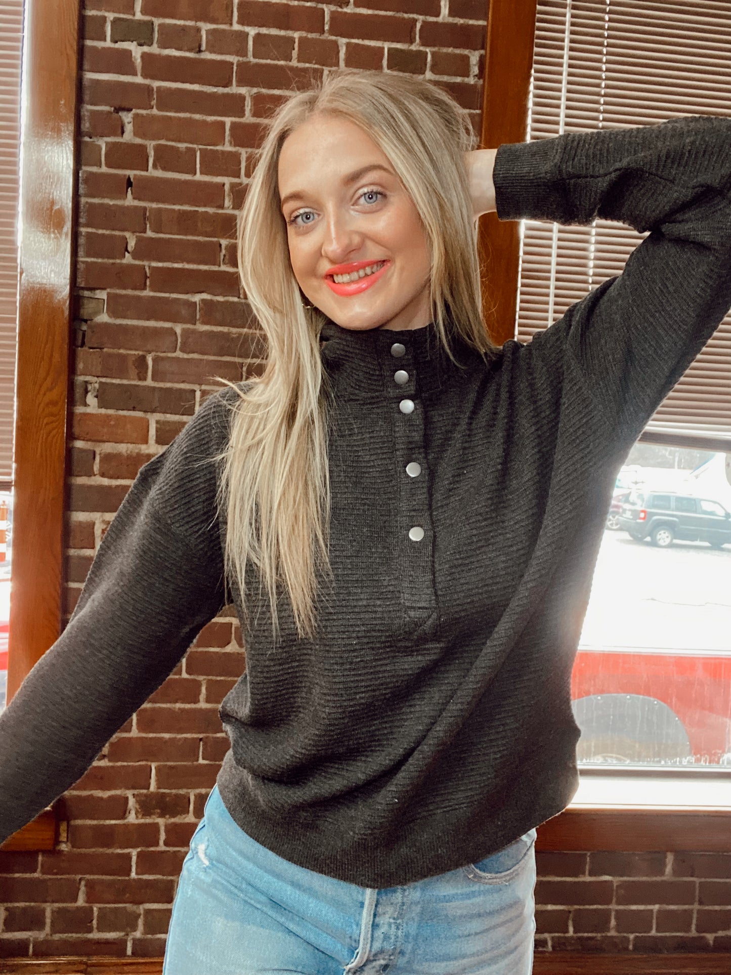 The Tavern Pullover-Black
