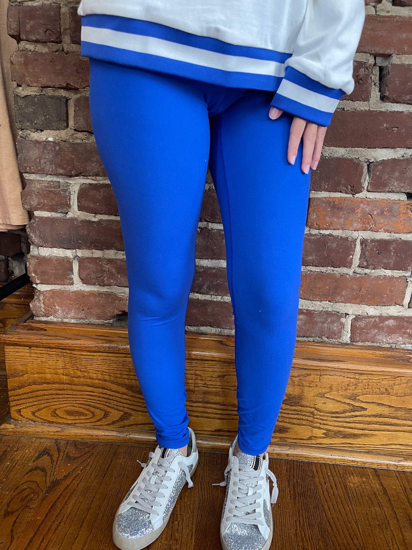 THE V Leggings